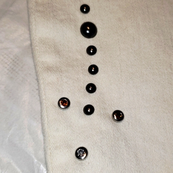 Blank NYC The Intro Jewel/Stud Capri Jeans NEW 🎉HP🎉 - Picture 15 of 17